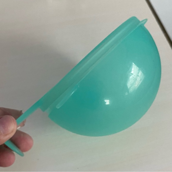 Tupperware Keeper - Picture 2 of 3